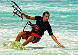 Kiteboarding at Playa del Carmen